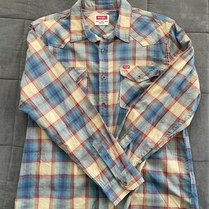 Wrangler Men's Casual Blue and Tan Plaid Shirt
